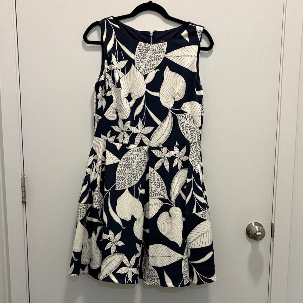 Just...Taylor Elegant Navy and White Dress